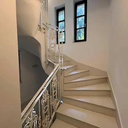 Emina Villa